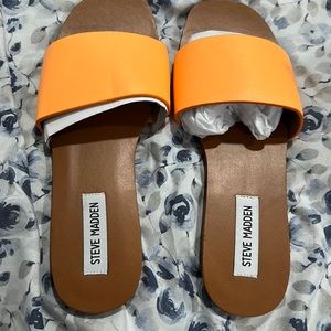 Steve Madden Nikini Orange Leather Slide Size 7.0